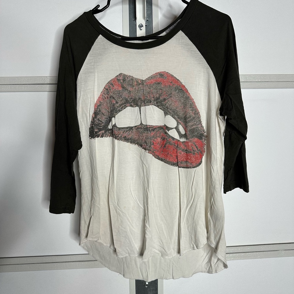 Graphic Raglan Sleeve Top